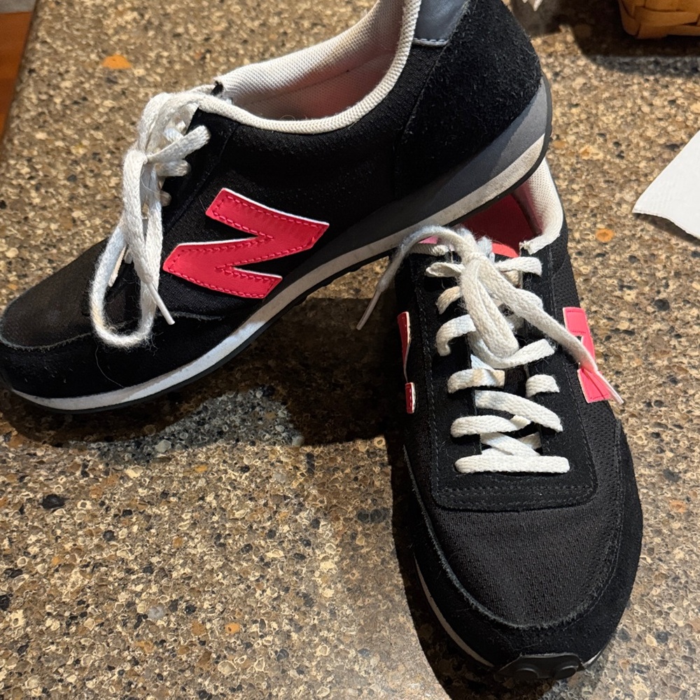 Women's Black and Pink New Balance 410 Sneakers w/replacement pink laces